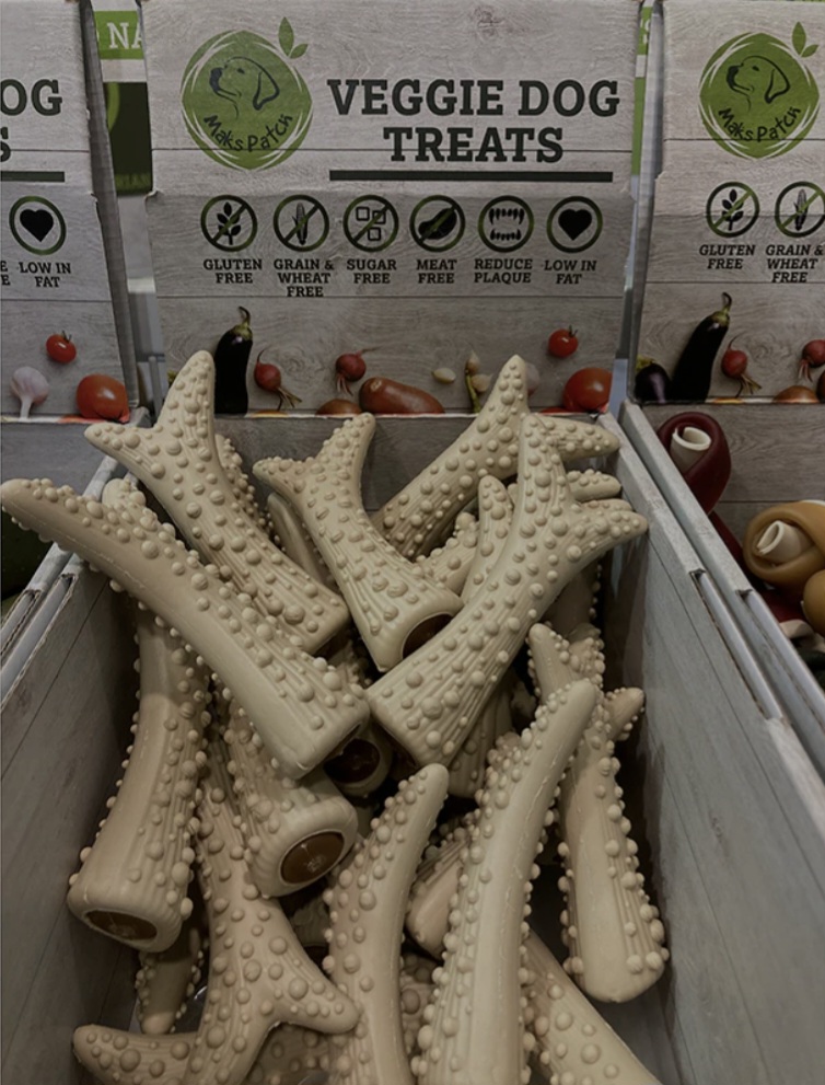 Veggie Peanut butter filled antler - Image 2